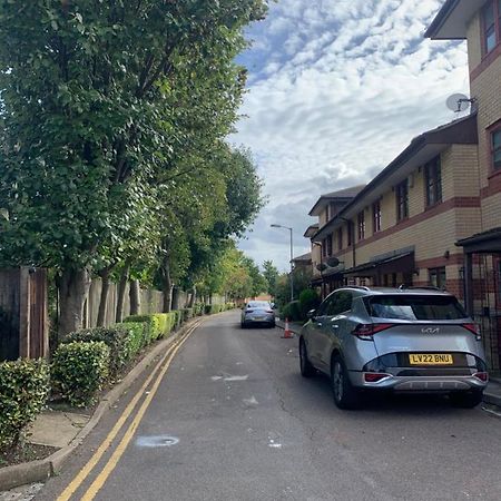 Large, Spacious 3 Bedroom Sleeps 6, Apartment For Contractors And Holidays In Lewisham, Greater London - 1 Free Parking Space & Free Wifi Extérieur photo