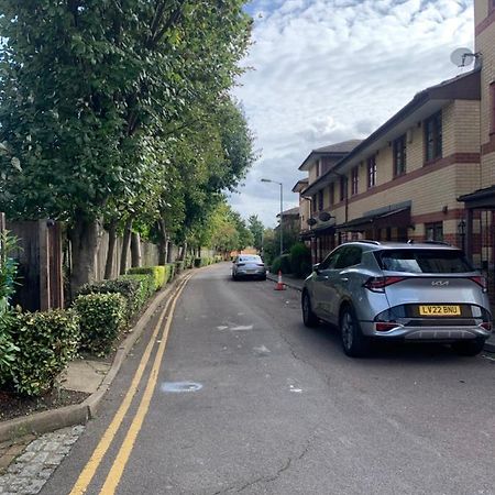 Large, Spacious 3 Bedroom Sleeps 6, Apartment For Contractors And Holidays In Lewisham, Greater London - 1 Free Parking Space & Free Wifi Extérieur photo