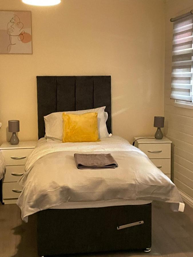 Large, Spacious 3 Bedroom Sleeps 6, Apartment For Contractors And Holidays In Lewisham, Greater London - 1 Free Parking Space & Free Wifi Extérieur photo
