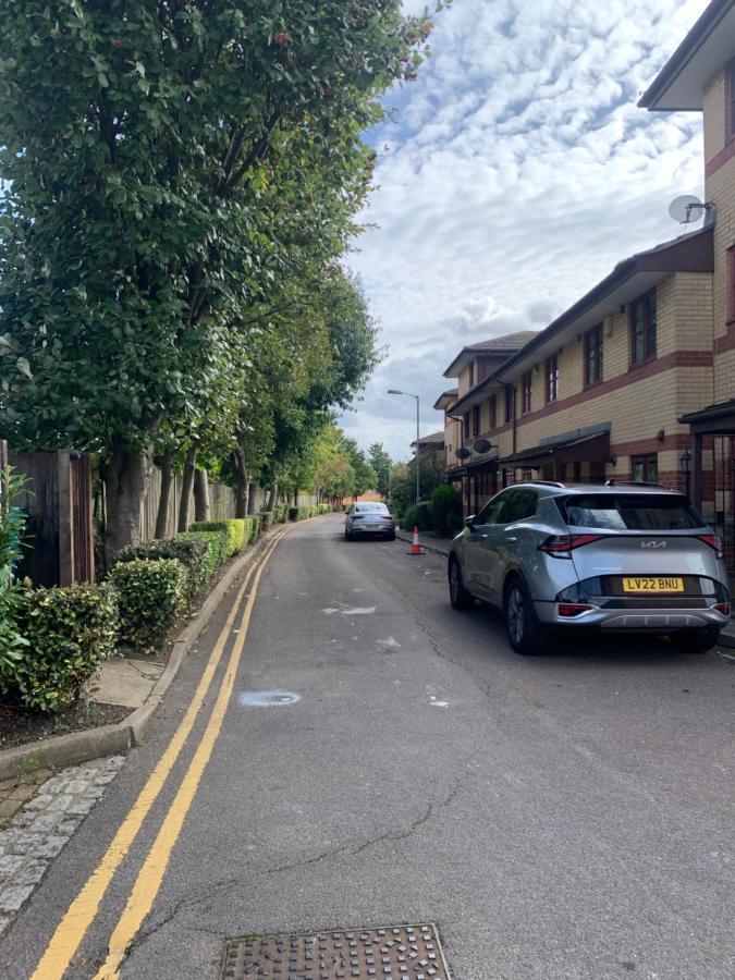 Large, Spacious 3 Bedroom Sleeps 6, Apartment For Contractors And Holidays In Lewisham, Greater London - 1 Free Parking Space & Free Wifi Extérieur photo
