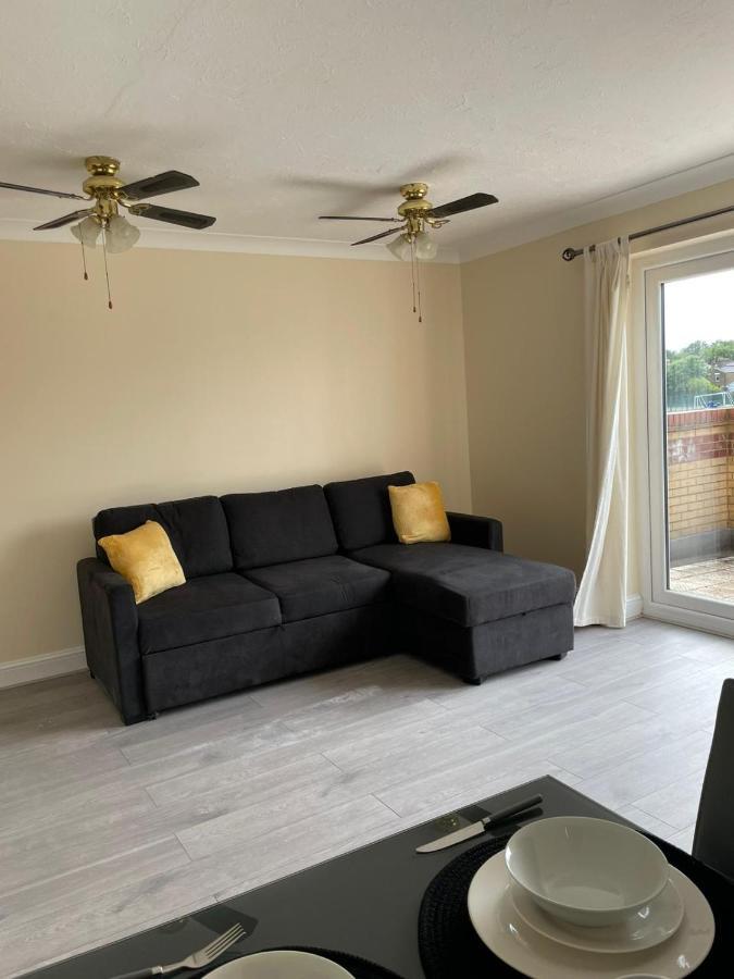 Large, Spacious 3 Bedroom Sleeps 6, Apartment For Contractors And Holidays In Lewisham, Greater London - 1 Free Parking Space & Free Wifi Extérieur photo