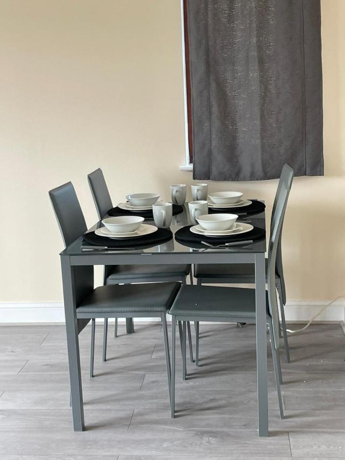 Large, Spacious 3 Bedroom Sleeps 6, Apartment For Contractors And Holidays In Lewisham, Greater London - 1 Free Parking Space & Free Wifi Extérieur photo